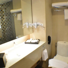 Отель Ramada by Wyndham Bali Sunset Road Kuta 4* Улучшенный номер с различными типами кроватей фото 3