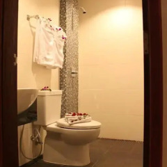 Отель Patong Hemingways 4* Улучшенный номер фото 19