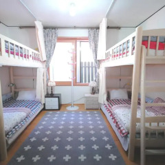 Отель Apple Tree Guest house 2* Кровать в женском общем номере с двухъярусной кроватью фото 4