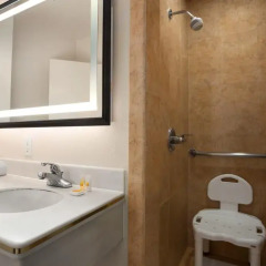 Отель Days Inn by Wyndham Hollywood Near Universal Studios Стандартный номер с различными типами кроватей фото 10