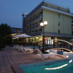 Hotel Zaara бассейн