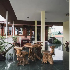 Отель Feung Nakorn Balcony Rooms and Cafe 3* Номер Делюкс с различными типами кроватей фото 4
