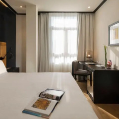 Отель H10 Puerta de Alcalá 4* Стандартный номер с двуспальной кроватью фото 13