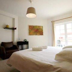 Отель Flow House - Guesthouse Surf Kite Surf School 3* Стандартный номер двуспальная кровать (общая ванная комната)