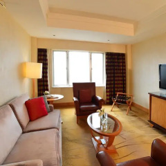 Renaissance Shanghai Yangtze Hotel комната для гостей фото 2