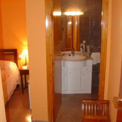 Отель Hostal Restaurante Arasa Стандартный номер с различными типами кроватей фото 9