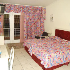 Отель UWI Mona Visitors' Lodge & Conference Centre комната для гостей