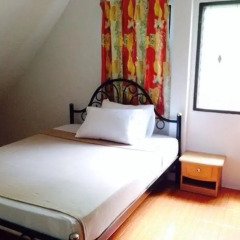Отель House Near Beach комната для гостей