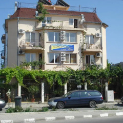 Отель Georgiev Guest House Болгария, Равда - отзывы, цены и фото номеров - забронировать отель Georgiev Guest House онлайн парковка