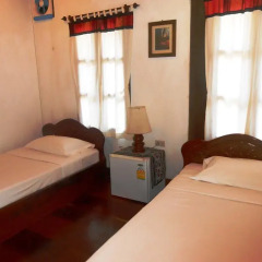 Отель Oui's Guesthouse 2* Улучшенный номер с различными типами кроватей фото 2