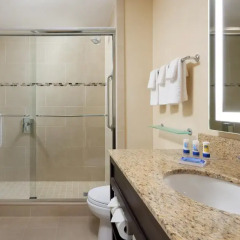 Отель Fairfield Inn & Suites by Marriott New York Midtown Manhattan/Penn Station 3* Номер Делюкс с различными типами кроватей