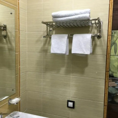 Гостиница Postoyaliy Dvor Inn в Уссурийске отзывы, цены и фото номеров - забронировать гостиницу Postoyaliy Dvor Inn онлайн Уссурийск ванная