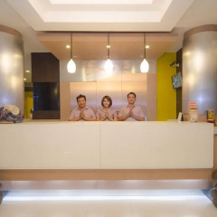 Отель Charoenchit House интерьер отеля
