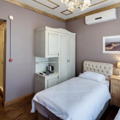 Отель Loka Suites комната для гостей