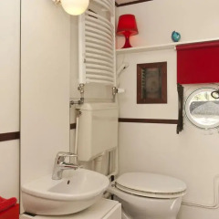 Отель Noah's houseboat Amsterdam ванная