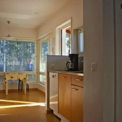 Отель Rastila Camping Helsinki Коттедж с различными типами кроватей фото 17