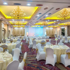 Отель Holiday International Sharjah