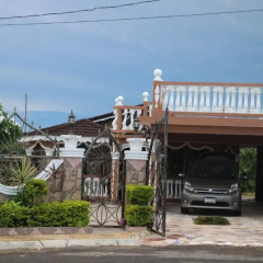 Отель Clarke Guest House городской автобус