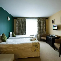 DeSalis Hotel London Stansted 3* Стандартный семейный номер с различными типами кроватей