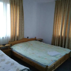 Отель Shishkovi Guesthouse Чепеларе комната для гостей фото 3
