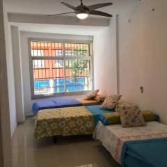 Отель Go Bcn Hostal Ideal Badal Стандартный номер с различными типами кроватей (общая ванная комната) фото 5