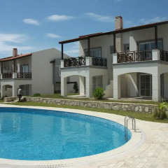 Отель Maurice's Villa Сельчук бассейн
