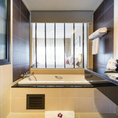 Отель Deevana Plaza Phuket 4* Номер Делюкс с двуспальной кроватью фото 14