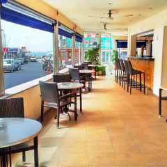 Daphne Hotel Apartments гостиничный бар