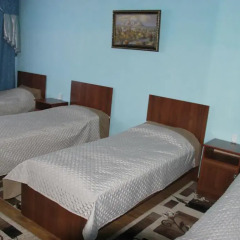 Hostel Inn Osh Кровать в мужском общем номере с двухъярусной кроватью