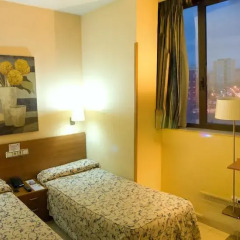 Отель Ciutat de Sant Adria 2* Стандартный номер с различными типами кроватей фото 6