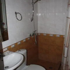Отель Two-Bedroom Apartment in Bojurland Болгария, Банско - отзывы, цены и фото номеров - забронировать отель Two-Bedroom Apartment in Bojurland онлайн ванная фото 2