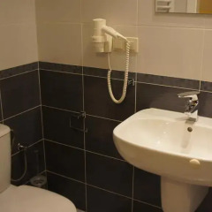 Отель Bussines Travel House Pokoje Goscinne Варшава ванная