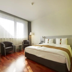 Отель Holiday Inn Bern Westside 4* Представительский номер с двуспальной кроватью
