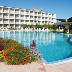 Отель Balaton Hotel Болгария, Солнечный берег - 1 отзыв об отеле, цены и фото номеров - забронировать отель Balaton Hotel онлайн бассейн