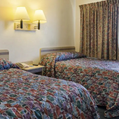 Отель Rodeway Inn 2* Стандартный номер с различными типами кроватей фото 2