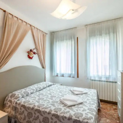 Отель Alloggio Ai Tre Ponti 2* Стандартный номер с 2 отдельными кроватями (общая ванная комната) фото 3