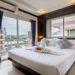 Hallo Patong Hotel & Restaurant 3* Стандартный номер с разными типами кроватей фото 2
