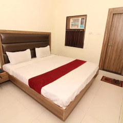 Hotel Meera 3* Номер Делюкс с двуспальной кроватью