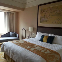 Maritim Hotel 3* Стандартный семейный номер с двуспальной кроватью