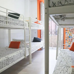 Отель Hostels MeetingPoint 2* Кровать в общем номере с двухъярусной кроватью фото 3