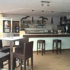 Отель Apartamentos Neptuno гостиничный бар