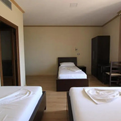 Hotel Panorama Kruje 3* Стандартный семейный номер с двуспальной кроватью