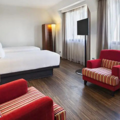 Отель NH Milano Touring 4* Стандартный номер с двуспальной кроватью фото 5