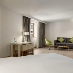 Отель NH Nice 4* Стандартный семейный номер с двуспальной кроватью фото 6
