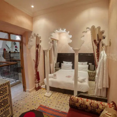 Отель Dar Ikalimo Marrakech 3* Улучшенный номер с двуспальной кроватью фото 3