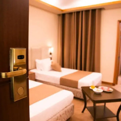Bzommar Palace Hotel 4* Стандартный семейный номер с двуспальной кроватью фото 4