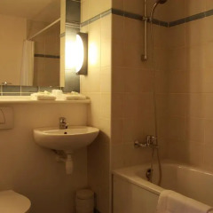 Campanile Hotel Brussels - Airport 2* Стандартный номер с двуспальной кроватью
