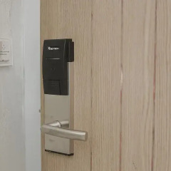 Отель Marwin Space 2* Номер Делюкс с двуспальной кроватью