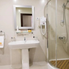 Гостиница Mandarin Hotel & Fitness Center Казахстан, Актау - отзывы, цены и фото номеров - забронировать гостиницу Mandarin Hotel & Fitness Center онлайн ванная