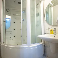 Отель One Way Hostel & Tours Армения, Ереван - отзывы, цены и фото номеров - забронировать отель One Way Hostel & Tours онлайн ванная